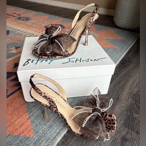 NWB Betsey Johnson Leopard Bow Heels